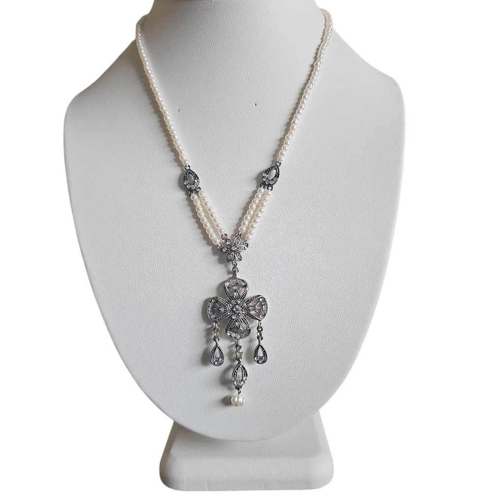 Vintage Silver and White Pearls Floral Pendant Necklace With Rhinestones